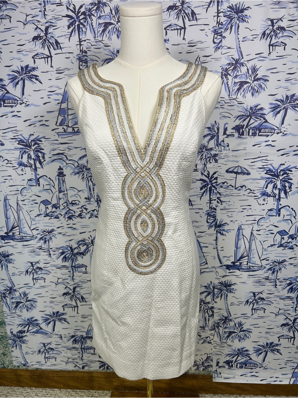 Lilly Pulitzer White Top with Pink Label and Gold Zipper Pull